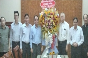 Deputy Minister of Home Affairs Vũ Chiến Thắng pays Easter visit to Kon Tum diocese