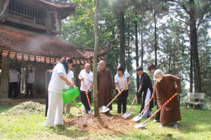 Religions in Hanoi respond to Action Month for Environment 2022