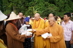 VBS calls on monks, nuns, and lay Buddhists to together support people severely affected by floods in Northern region