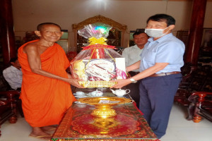 Religious Committee in Tra Vinh extends greetings to Khmer people on Chol Chnam Thmay festival