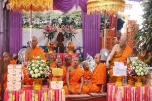 Charitable activities of Theravada Khmer Buddhism in Tra Vinh on Sene Dolta Festival