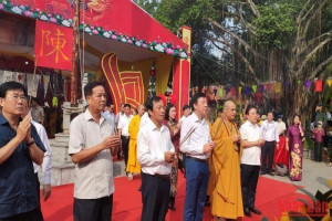 Con Son - Kiep Bac Autumn Festival opens