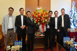 Delegation of Thanh Hoa Provincial Public Security extends Christmas greetings to Catholic parishioners