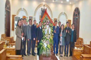 Phu Tho authorities extend congratulation to newly appointed Bishop of Hung Hoa Diocese