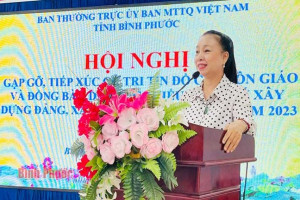 VFF in Binh Phuoc holds exchange meeting with religious dignitaries