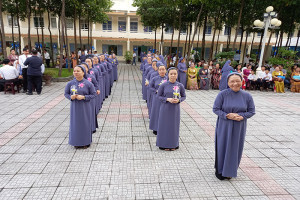 Lovers of Holy Cross Congregation in Hue celebrates Jubilee anniversaries