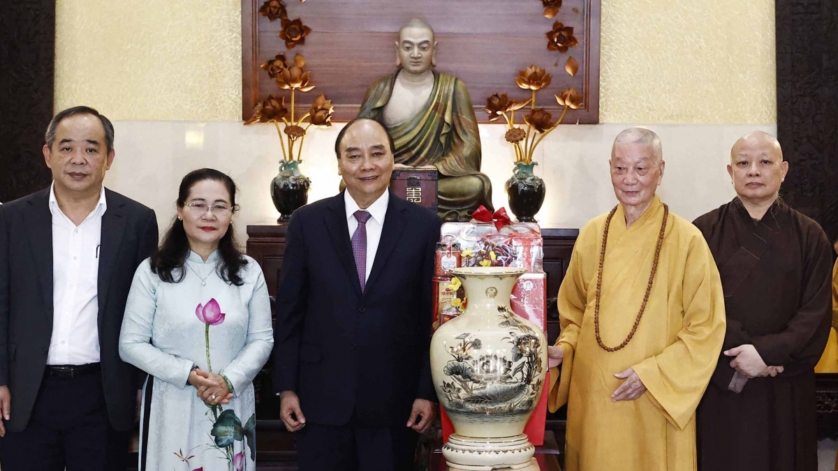 state-president-pays-tet-visit-to-vietnam-buddhist-sangha-leader