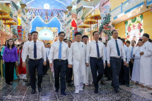 Government religious committee’s leader attends ceremony commemorating 100th founding anniversary of Caodaism