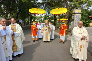 Easter Sunday at Hue Archdiocese