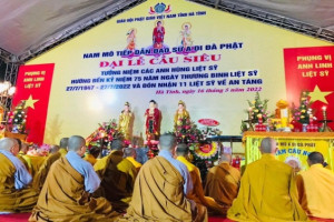 Ha Tinh holds requiem at Nam National Martyrs Cemetery