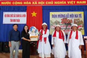 Government Religious Committee delegation congratulates Cham Brahmin community on Kate Festival 2023