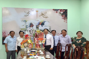 Authorities in Tay Ninh extend Christmas greetings to local Christians