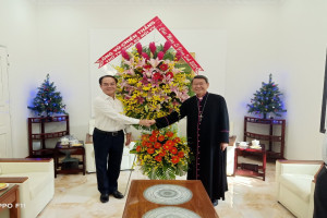 Deputy Minister of Home Affairs Vũ Chiến Thắng extends pre-Christmas visit to My Tho diocese 