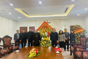 Deputy Minister of Home Affairs Vũ Chiến Thắng extends pre-Christmas visit to My Tho diocese 