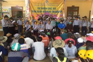 Lay Buddhists in Da Nang pays charity visit to Quang Nam