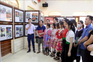 Exhibition displaying images and documents about ethnicity and religion opened in Yen Bai