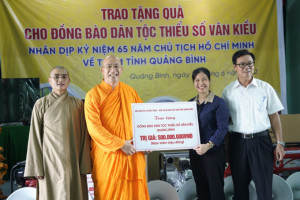 VBS chapter in Quang Binh presents supports to Van Kieu ethnic group