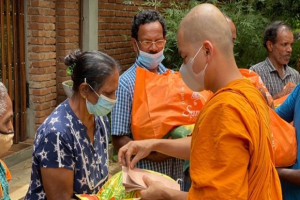 VBS hands over cash assistance to Sri Lanka people