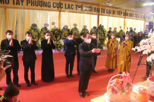 Deputy Minister of Home Affairs Vũ Chiến Thắng pays tribute to Most Venerable Thích Thanh Đàm