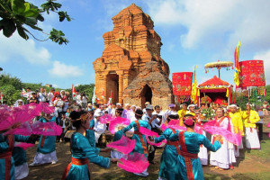 Khanh Hoa hosts festival honouring Goddess Ponagar