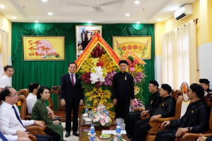 Deputy Prime Minister Trần Lưu Quang visits Pure-Land Buddhist Association ahead of Vesak 2024