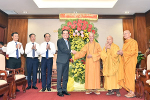 Deputy PM Trần Lưu Quang extends greetings to Buddhists on Vu Lan festival