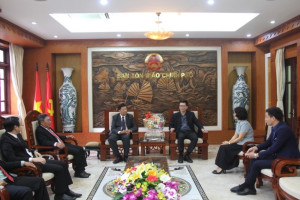 Government religious committee official receives Vietnam Baptist church delegation