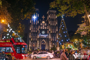 Hanoi churches shine before Christmas Eve