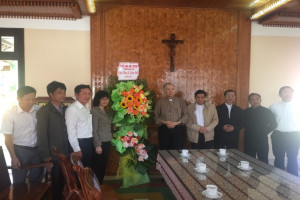 Provincial authorities in Gia Lai extends Christmas visits to local Christian organizations