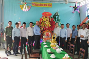 An Giang provincial government leader extends Christmas visits to Christian organizations