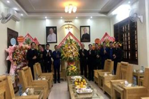 Local authorities in Ha Tinh meet with Catholic dignitaries on Christmas Festival