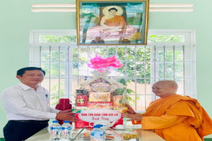 Religious committee in Gia Lai pays visits to religious dignitaries on War Invalids and Martyrs Day