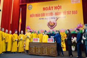 Standing Deputy Prime Minister Nguyễn Hòa Bình attends the 