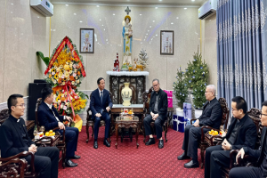 Government Religious Committee leaders pay Christmas visits to Catholic dioceses