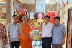 Religious committee in An Giang extends congratulations on Sene Dolta Festival