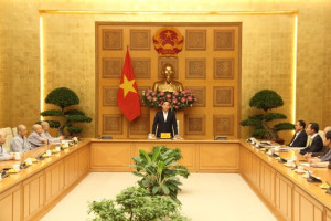 Deputy Prime Minister Trần Lưu Quang receives Nuns of Vietnam Buddhist Sangha