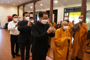 Home Affairs officials pay tribute to Zen Monk Thích Nhất Hạnh