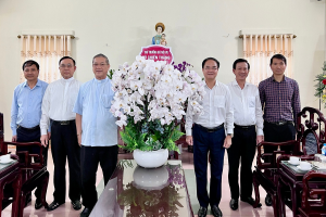 Deputy Minister Vũ Chiến Thắng extends Easter greetings to Bui Chu Diocese
