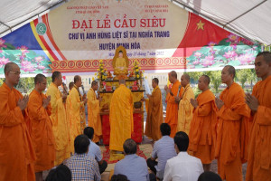 Buddhists in Ha Tinh & Quang Binh offer incense in tribute to martyrs