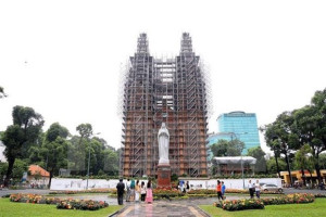 Saigon Notre-Dame Cathedral’s crosses to be restored in Belgium