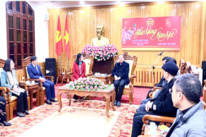 Ha Nam authorities receives Archbishop of Hanoi Archdiocese ahead of Lunar New Year 2024