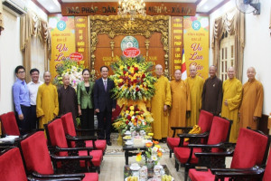 Deputy Minister of Home Affairs Vũ Chiến Thắng extends greetings to VBS on Vu Lan festival