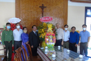 Authorities in Kon Tum, Tra Vinh extend Christmas greetings to local Christians