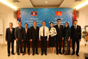 Exchange experience conference on religious affairs between Vietnam and Laos opens