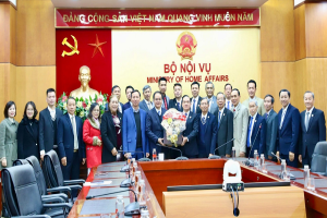 Deputy Minister Vũ Chiến Thắng receives Vietnam Full Gospel Church
