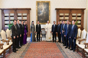 Vietnamese President visits the Vatican, meets with Pope Francis, Cardinal Pietro Parol
