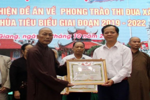 Bac Giang praises individuals, groups in construction of outstanding communal houses, pagodas, temples