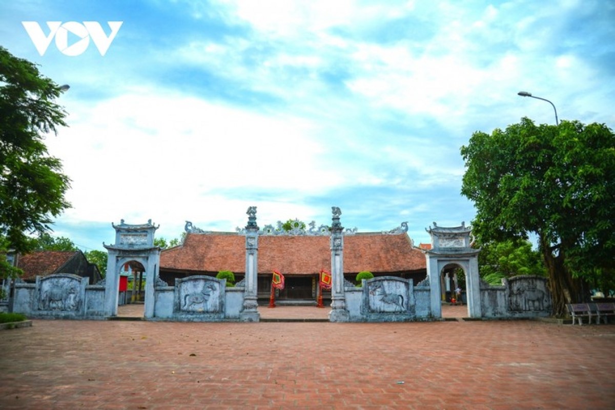 tra co communal house spans 1,000 square meters.