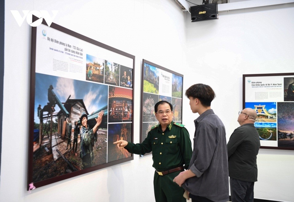 https://media.vov.vn/sites/default/files/styles/large/public/2021-03/exhibition_12.jpg