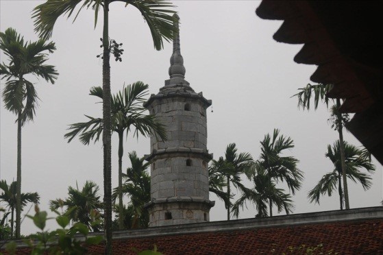 nghiem newspaper tower.  photo: dinh truong.